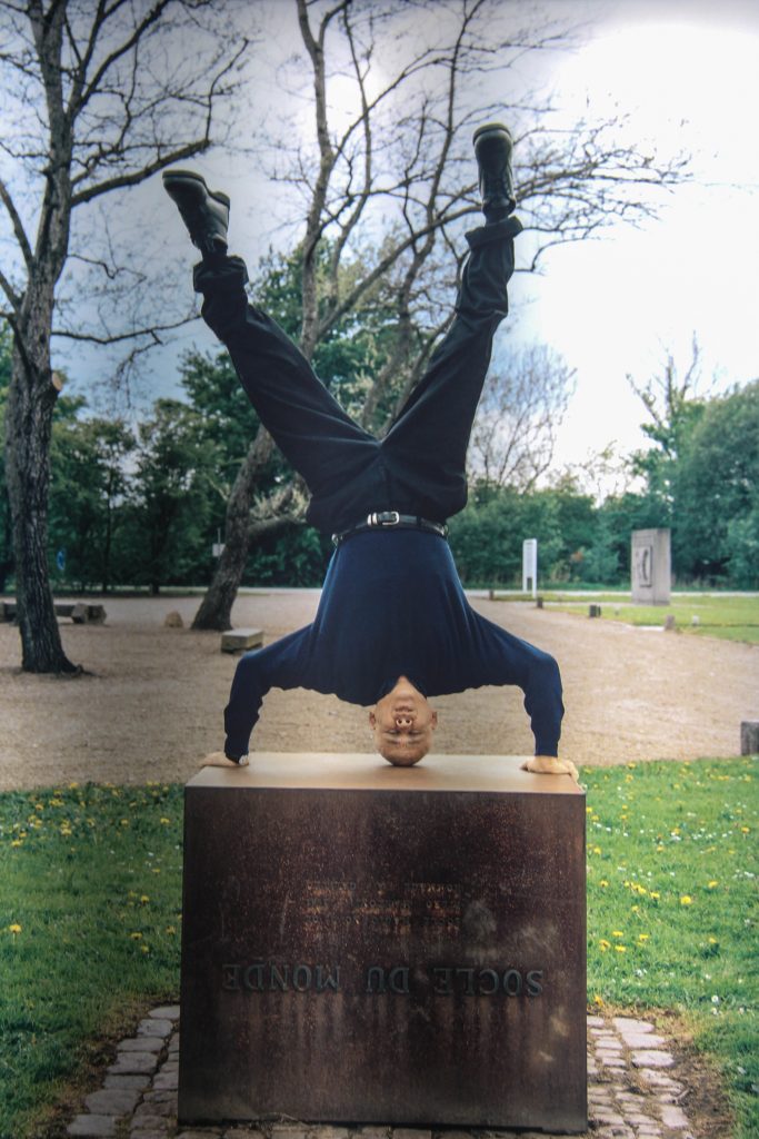 Cildo Meireles headstands at Piero Manzoni's Socle du Monde (Base of the World)